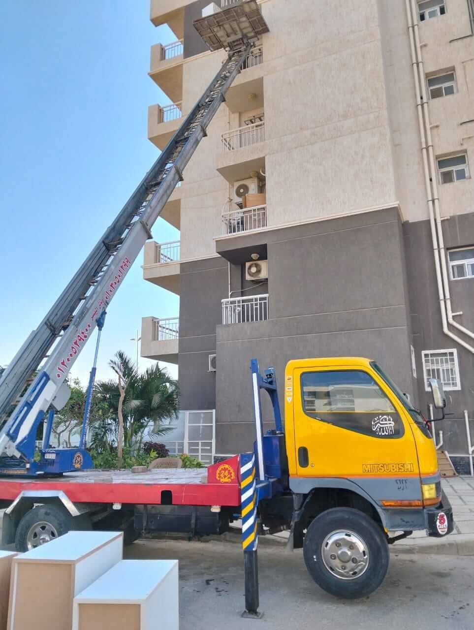 معدات وسيارات شركة نقلتك